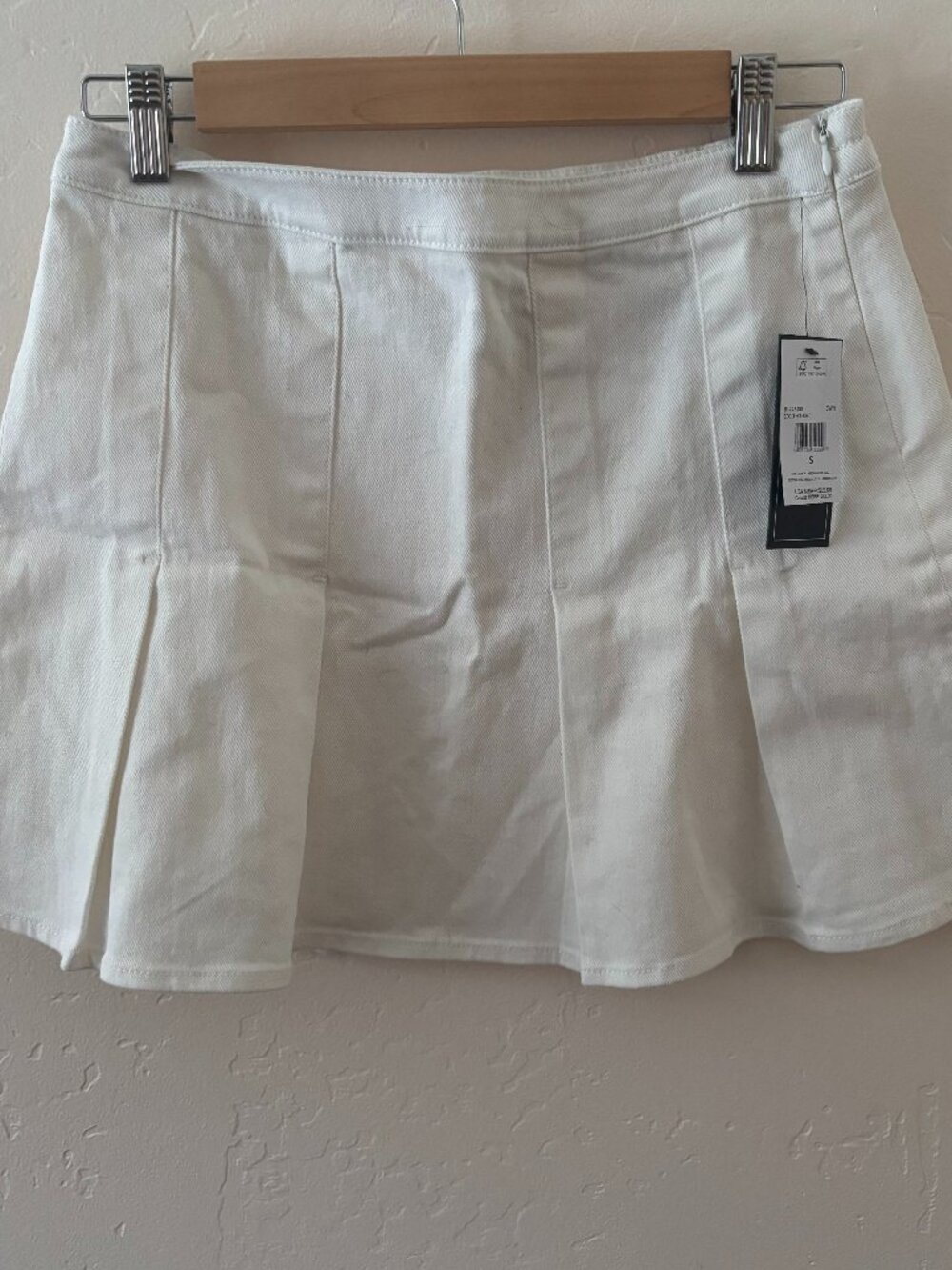 Volcom White Pleated Mini Skirt